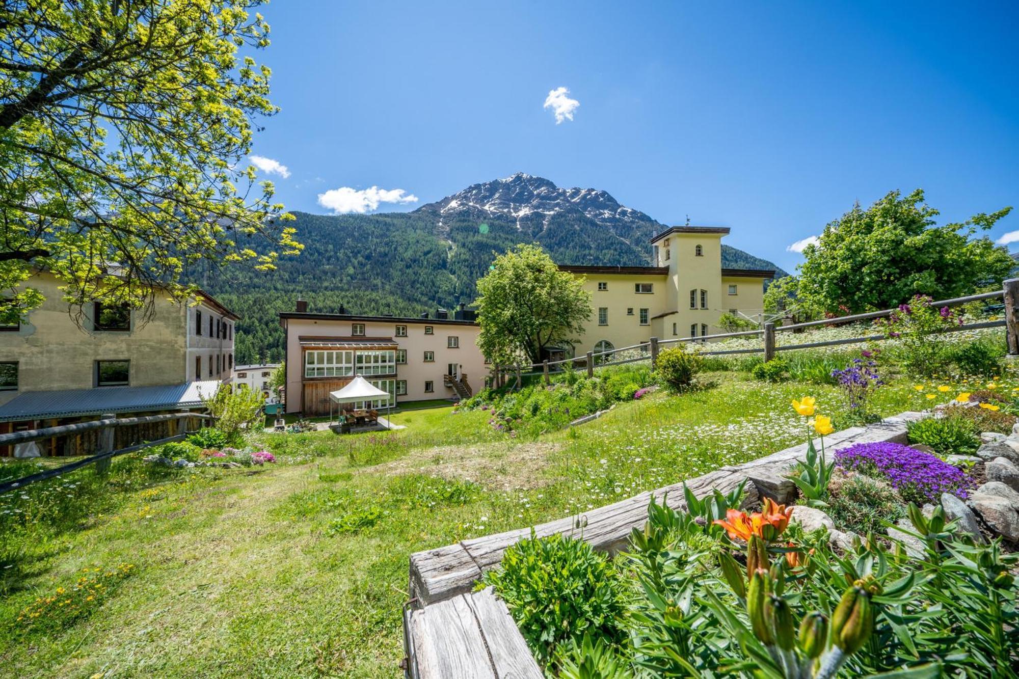 Chasa Plazza Gronda Apartment Lavin Екстериор снимка