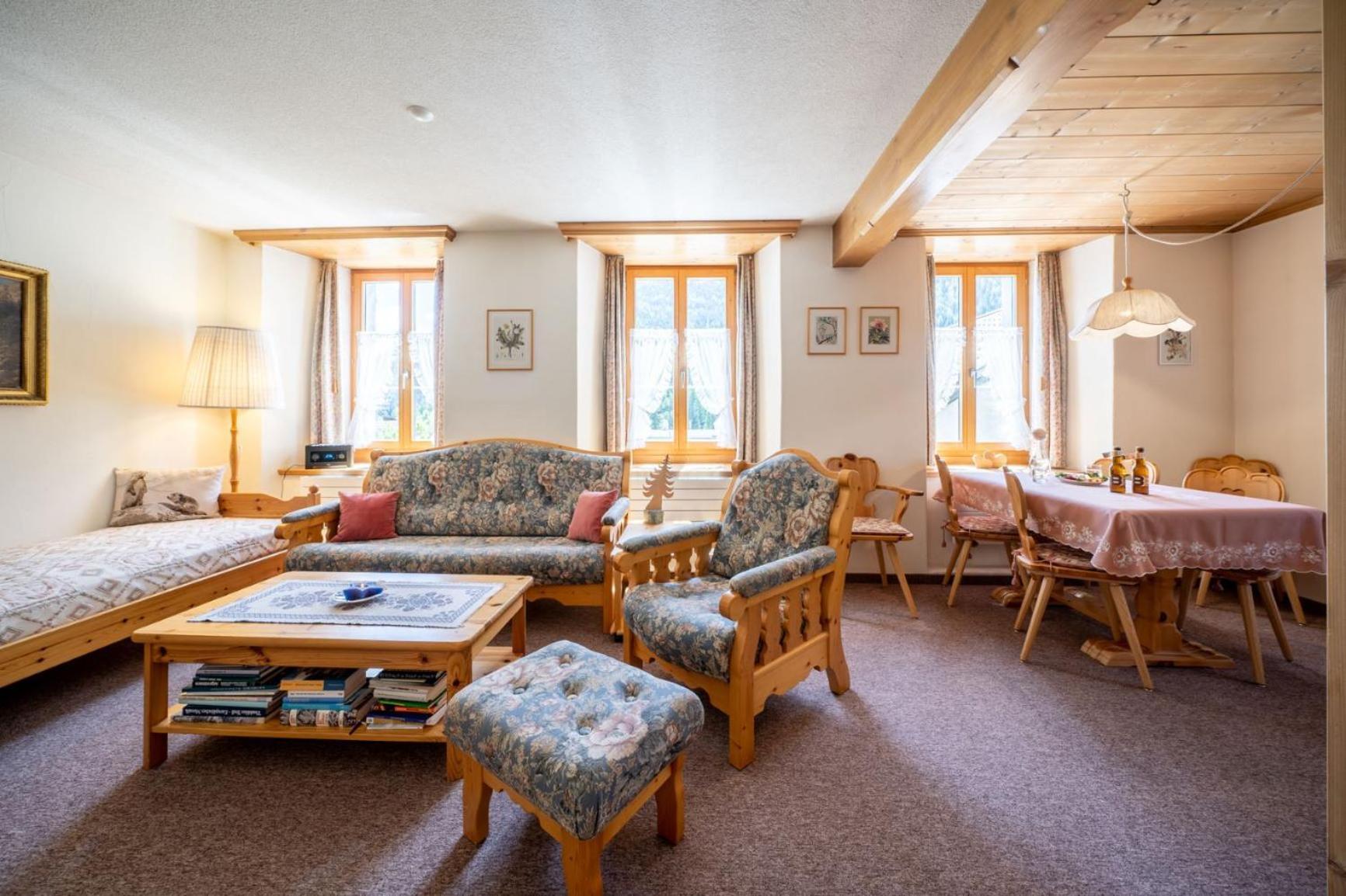 Chasa Plazza Gronda Apartment Lavin Екстериор снимка