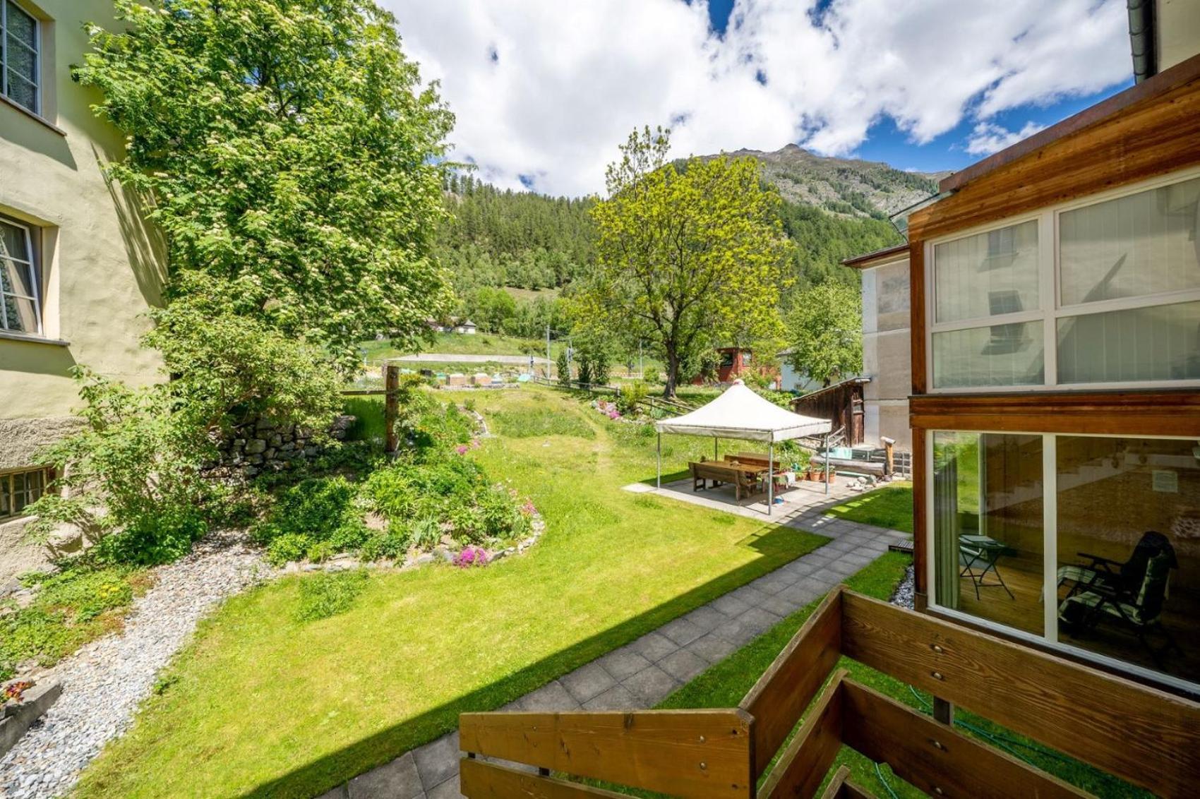 Chasa Plazza Gronda Apartment Lavin Екстериор снимка